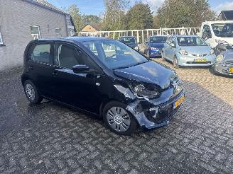 Coche accidentado Volkswagen Up! 1.0 move up! Bluemotion 2013/12