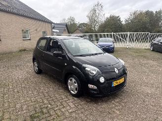 Vaurioauto  passenger cars Renault Twingo 1.2 16V Collection 2013/4
