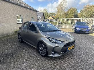 Vaurioauto  passenger cars Toyota Yaris 1.5 Hybrid.Active AUT WEINIG KM REST BPM €200,-!!! 2022/9