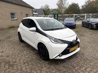 skadebil auto Toyota Aygo 1.0 VVT-i x-play 2015/5