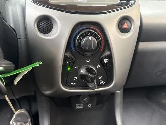 Toyota Aygo 1.0 VVT-i x-play picture 20