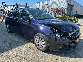 Schadeauto Peugeot 308 SW 1.2 PureTech Blue Lease Premium 2019/7