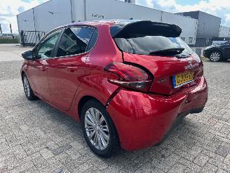 Peugeot 208 1.2 PureTech Signature picture 4