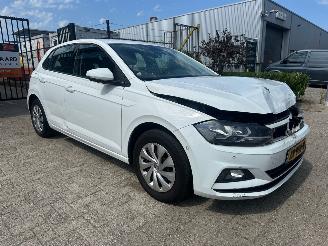 krockskadad bil auto Volkswagen Polo 1.0 TSI Comfortline Business 2019/8