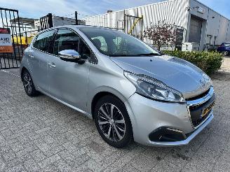 uszkodzony samochody osobowe Peugeot 208 1.2 PureTech Active 2018/2