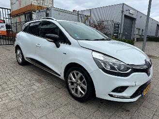 krockskadad bil auto Renault Clio Estate 0.9 TCe Limited 2019/11