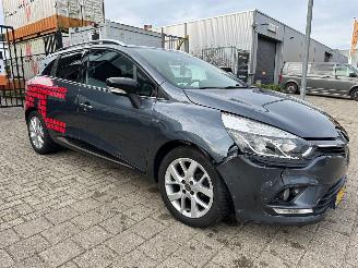 skadebil auto Renault Clio 0.9 TCe Limited 2019/12