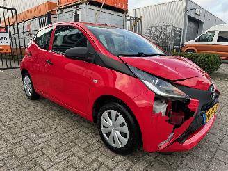 Schadeauto Toyota Aygo 1.0 VVT-i x-now 2017/4