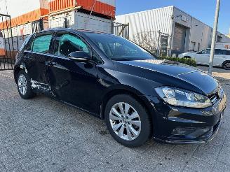 skadebil auto Volkswagen Golf 1.0 TSI Comfortline 2017/11
