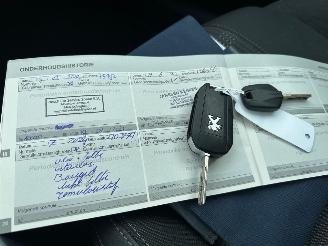 Peugeot 308 1.2 PureTech Blue Lease Premium picture 13