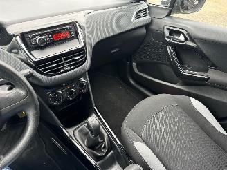 Peugeot 2008 1.2 PureTech Access picture 11