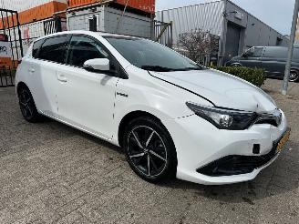 krockskadad bil auto Toyota Auris 1.8 Hybrid Dynamic Ultimate 2019/2