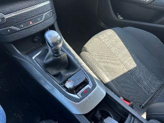 Peugeot 308 1.2 PureTech Allure picture 12