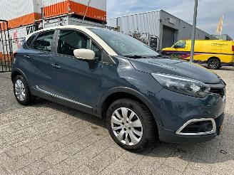 skadebil auto Renault Captur 0.9 TCe Expression 2015/8