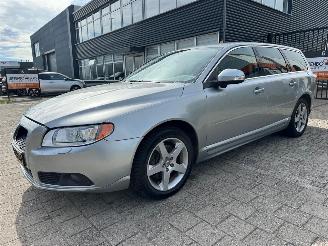Volvo V-70 2.5T Automaat Summum picture 3