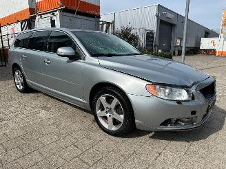 skadebil auto Volvo V-70 2.5T Automaat Summum 2008/4