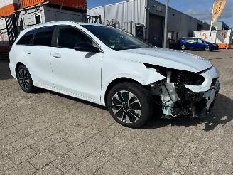 krockskadad bil auto Kia Ceed 1.0 T-GDi Design Edition 2025/11