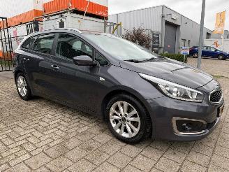 Damaged car Kia Cee d Sportswagon 1.6 GDI First Edition 2015/7