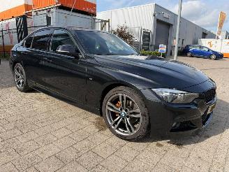 Damaged car BMW 3-serie 318i Edition M Sport Shadow Executive 2018/3