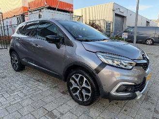 damaged passenger cars Renault Captur 0.9 TCe Intens 2018/1