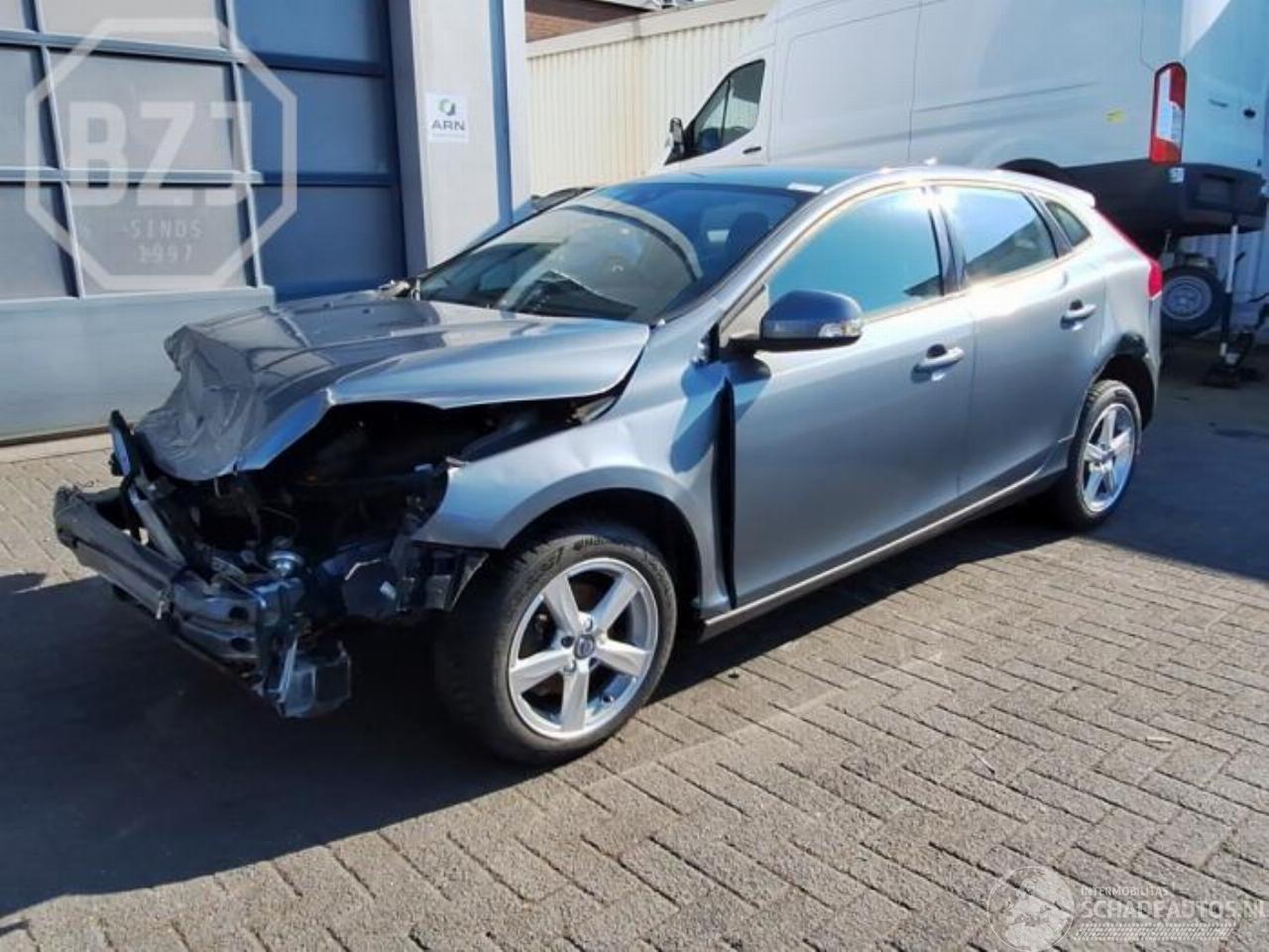 Volvo V-40 V40 (MV), Hatchback 5-drs, 2012 / 2019 2.0 D2 16V