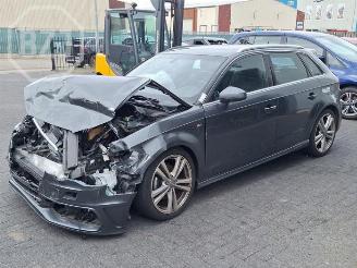 Vrakbiler auto Audi A3 A3 Sportback (8VA/8VF), Hatchback 5-drs, 2012 / 2020 2.0 TDI 16V 2013/10