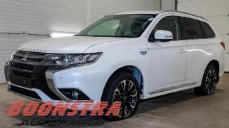 Coche siniestrado Mitsubishi Outlander Outlander (GF/GG), SUV, 2012 / 2022 2.0 16V PHEV 4x4 2016/3