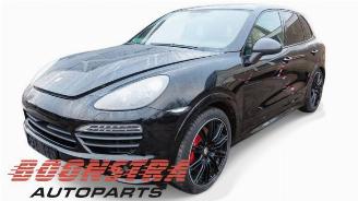 Coche siniestrado Porsche Cayenne Cayenne II (92A), SUV, 2010 / 2017 4.2 S Diesel V8 32V 2013/2