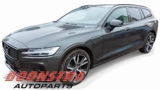 Vrakbiler auto Volvo V-60 V60 II (ZW), Combi, 2018 2.0 T6 16V Twin Engine 2021/5