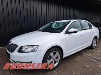 Dezmembrări autoturisme Skoda Octavia Octavia (5EAA), Liftback, 2012 / 2020 1.6 TDI GreenTec 16V 2013/10