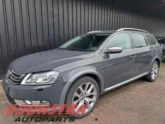 Salvage car Volkswagen Passat Passat Alltrack (365), Combi, 2012 / 2014 2.0 TDI 16V 177 4Motion 2014/7