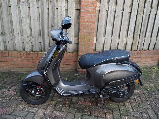 skadebil bromfiets Vespa  Sprint 4Takt Snor 2015/6