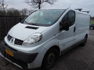 krockskadad bil bedrijf Renault Trafic 2.0 dci Automaaat 2012/8