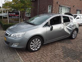 Damaged car Opel Astra 1.4 Turbo cosmo 2012/3