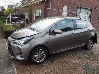 skadebil auto Toyota Yaris 1.5 VVT-i Executive Automaat 2017/12