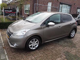 krockskadad bil auto Peugeot 208 1.2 VTi Style 2014/6