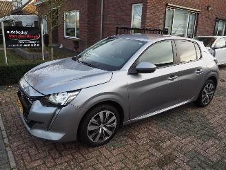 krockskadad bil auto Peugeot 208 1.2 PureTech  Active 100PK 2020/7