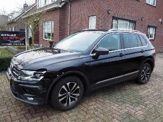 krockskadad bil auto Volkswagen Tiguan 1.5 TSI Act ComfortLine Business 2019/11