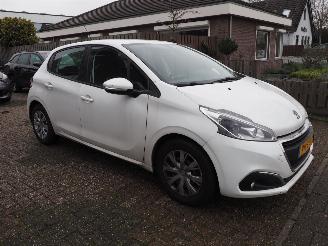 Peugeot 208 1.2 PureTech Blue lion picture 3