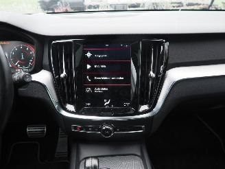 Volvo V-60 2.0 B3 r-Design Motorschade picture 13