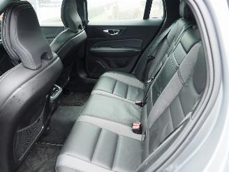 Volvo V-60 2.0 B3 r-Design Motorschade picture 18