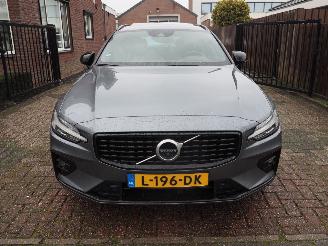 Volvo V-60 2.0 B3 r-Design Motorschade picture 2