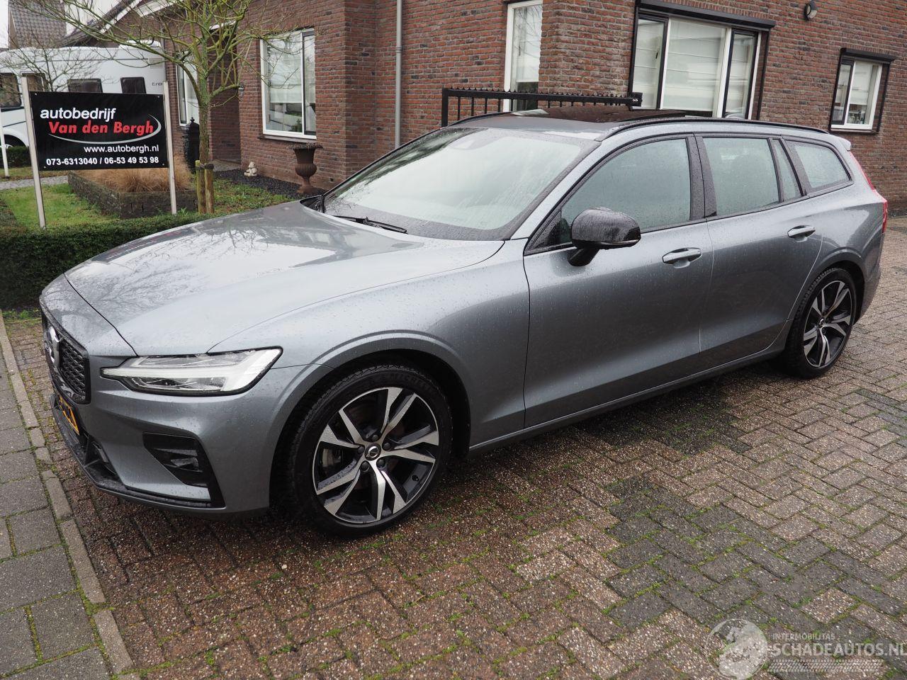 Volvo V-60 2.0 B3 r-Design Motorschade