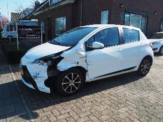 krockskadad bil auto Toyota Yaris 1.5 hybrid design sport 2018/4