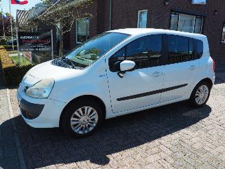 skadebil auto Renault Modus 1.6-16V Night&Day Automaat 2012/6