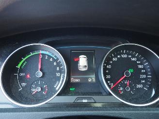 Volkswagen Golf 1.4 TSI GTE Connected Series picture 27