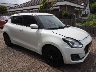 Suzuki Swift 1.2 Stijl Smart Hybrid picture 3