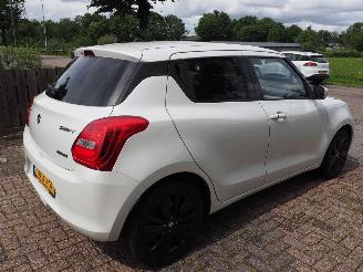 Suzuki Swift 1.2 Stijl Smart Hybrid picture 4