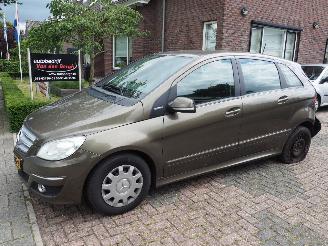 krockskadad bil auto Mercedes B-klasse 160 Business Class 2009/7