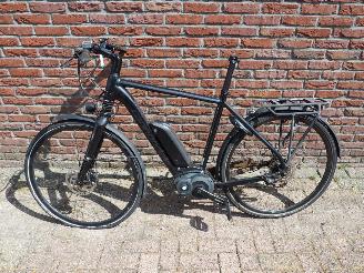 krockskadad bil fiets Cannondale  tesorro Neo n1 2018/1